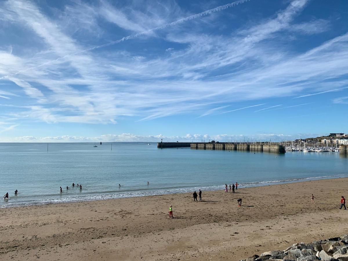 Un Balcon Sur La Mer, Acces Direct A La Plage Granville Exterior photo